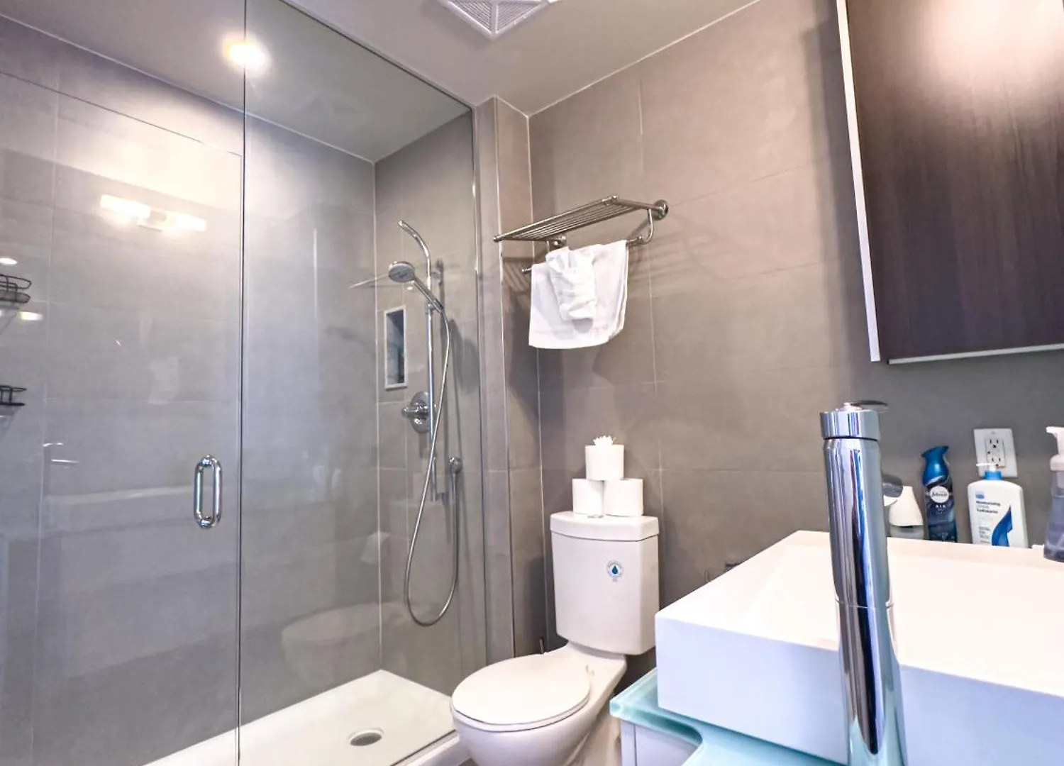 Apartment Comfort Front Suites Cn Tower View & Free Parking Toronto