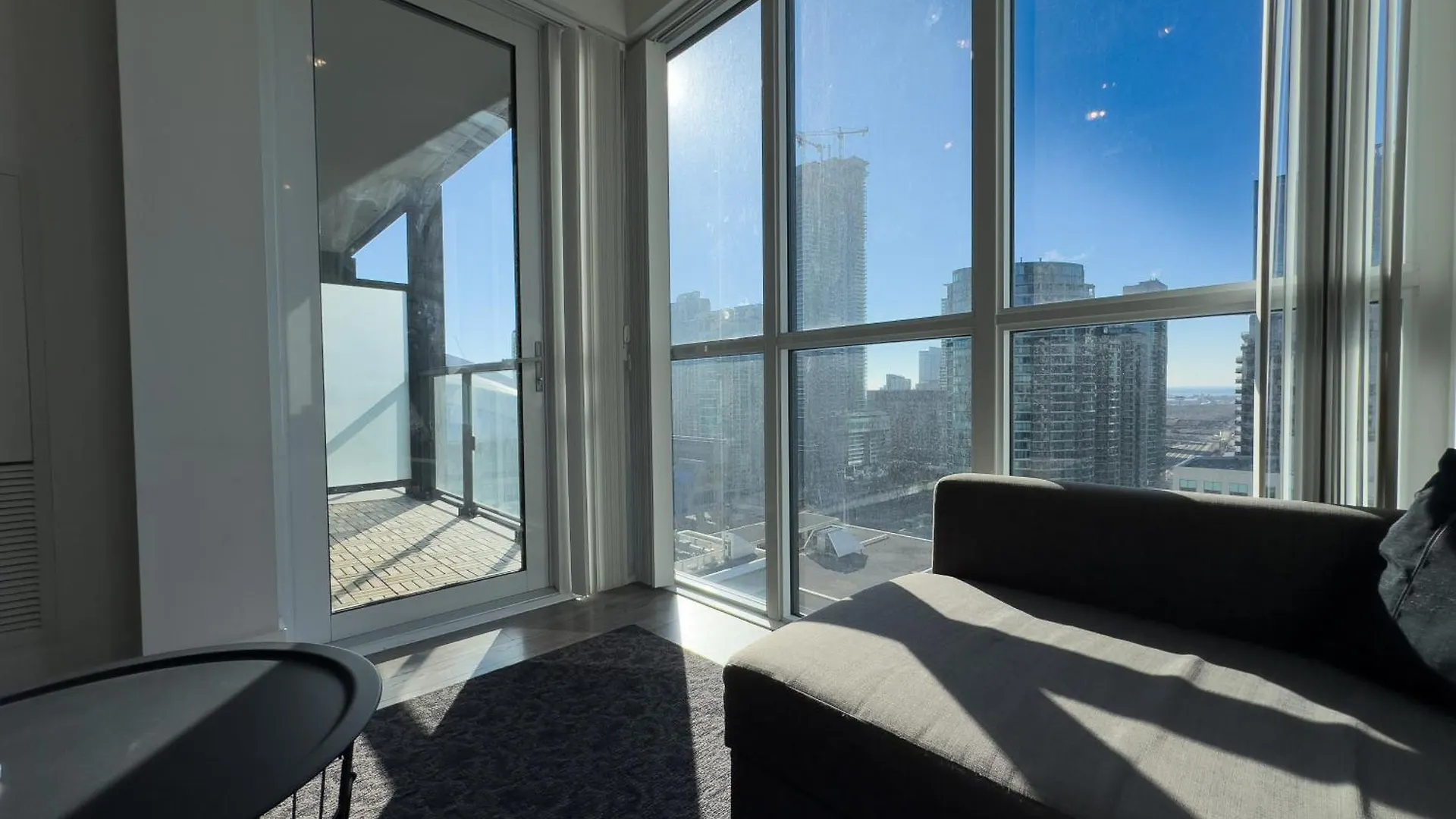 Comfort Front Suites Cn Tower View & Free Parking Toronto Apartment