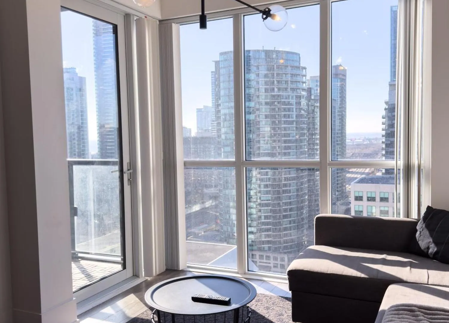 Comfort Front Suites Cn Tower View & Free Parking Toronto Apartment