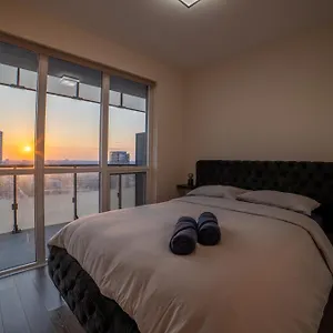 Luxury W/mesmerizing Sunset Views & Free Parking Apartment