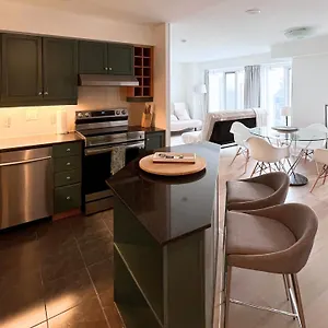 Apartment/2bedrooms/2 Full Bathrooms/free Parking Toronto