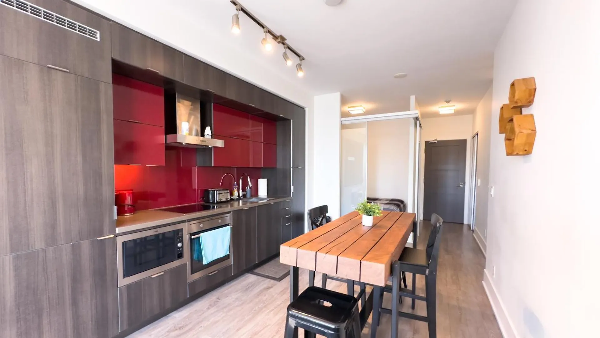 Comfort Front Suites Cn Tower View & Free Parking Toronto Apartment